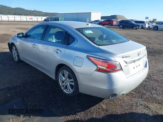 2015 Nissan Altima SL with VIN 1N4BL3AP1FC492600, listed as a IAAI auction lot 41724989 with 91,503 mi miles and . Bid and sale history available at carsss.com. Image 3.