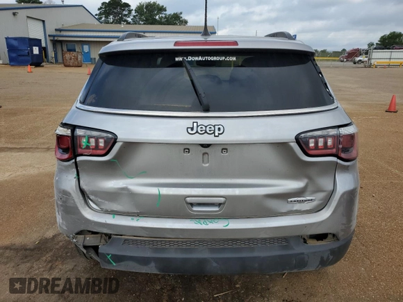 2019 Jeep Compass Altitude z VIN 3C4NJCBBXKT652245, wystawiony jako Copart lot #54715085 z przebiegiem 137 321 mil mil oraz Szkoda całkowita • Salvage title. Historia ofert i sprzedaży dostępna na DreamBid. Obrazek 6.
