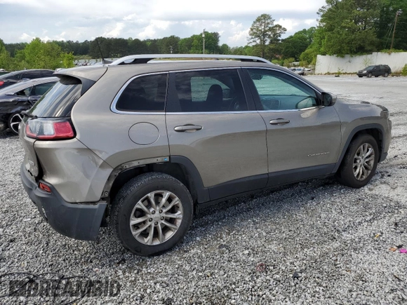 2019 Jeep Cherokee Latitude z VIN 1C4PJLCX5KD148002, wystawiony jako Copart lot #54170595 z przebiegiem 136 852 mil mil oraz Szkoda całkowita • Salvage title. Historia ofert i sprzedaży dostępna na DreamBid. Obrazek 3.