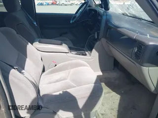 2003 Chevrolet Suburban LS with VIN 1GNEC16TX3J108085, listed as a IAAI auction lot 41892925 with 111,084 mi miles. Bid and sale history available at carsss.com. Image 5.