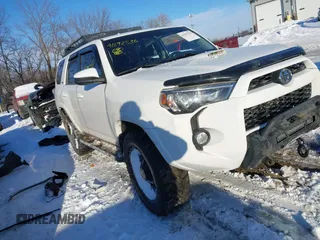 2018 Toyota 4Runner SR5 with VIN JTEBU5JR4J5507930, listed as a IAAI auction lot 41292536 with 105,882 mi miles. Bid and sale history available at carsss.com. Image 1.