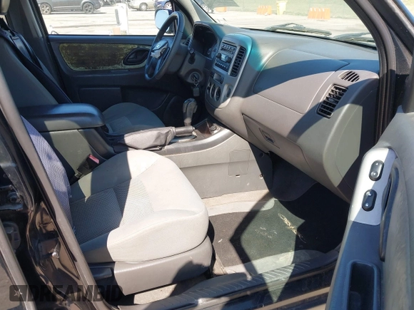 2005 Ford Escape XLT с VIN 1FMYU93135KB23105, выставлен на аукционе IAAI как лот 41849131 с пробегом 164 645 миль миль и . История ставок и продаж доступна на DreamBid. Изображение 5.