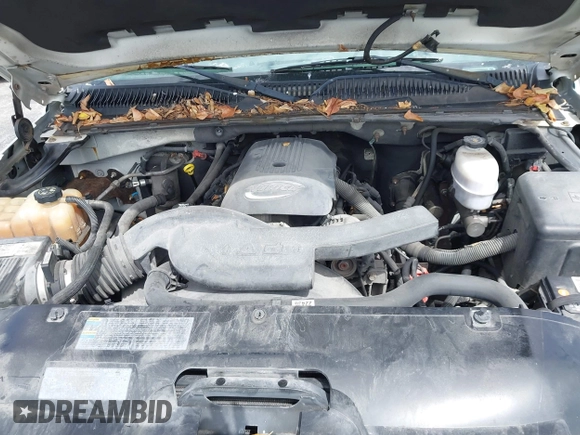 2004 Chevrolet Avalanche Z71 with VIN 3GNEK12T54G209885, listed as a IAAI auction lot 41955338 with 243,811 mi miles. Bid and sale history available at carsss.com. Image 10.