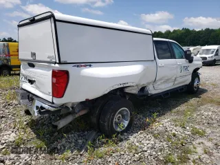 2021 Chevrolet Silverado 3500HD LT with VIN 1GC4YTEY4MF307491, listed as a Copart auction lot 63850124 with 43,029 mi miles and Salvage Title. Bid and sale history available at carsss.com. Image 3.