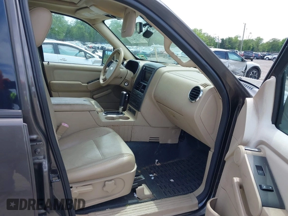 2007 Ford Explorer Sport Trac Limited z VIN 1FMEU53827UA07992, wystawiony jako IAAI lot #42315519 z przebiegiem 219 116 mil mil oraz . Historia ofert i sprzedaży dostępna na DreamBid. Obrazek 5.