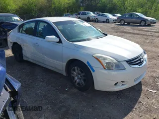 2012 Nissan Altima S z VIN 1N4AL2AP0CC258367, wystawiony jako IAAI lot #41879502 z przebiegiem 202 231 mil mil oraz . Historia ofert i sprzedaży dostępna na DreamBid. Obrazek 1.
