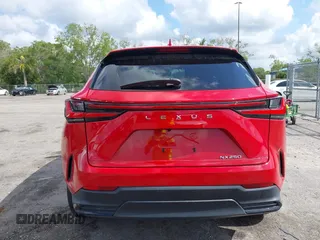 2022 Lexus NX 250 z VIN 2T2ADCAZ9NC002488, wystawiony jako IAAI lot #42189416 z przebiegiem 27 086 mil mil oraz . Historia ofert i sprzedaży dostępna na DreamBid. Obrazek 16.