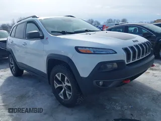 2015 Jeep Cherokee Trailhawk z VIN 1C4PJMBS7FW574229, wystawiony jako IAAI lot #41642364 z przebiegiem 133 224 mil mil oraz . Historia ofert i sprzedaży dostępna na DreamBid. Obrazek 1.