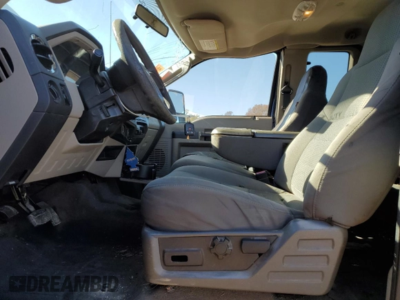 2010 Ford F-250 XL z VIN 1FTSX2BR9AEB41035, wystawiony jako Copart lot #83197184 z przebiegiem Nie podano mil oraz Szkody całkowita. Historia ofert i sprzedaży dostępna na DreamBid. Obrazek 7.
