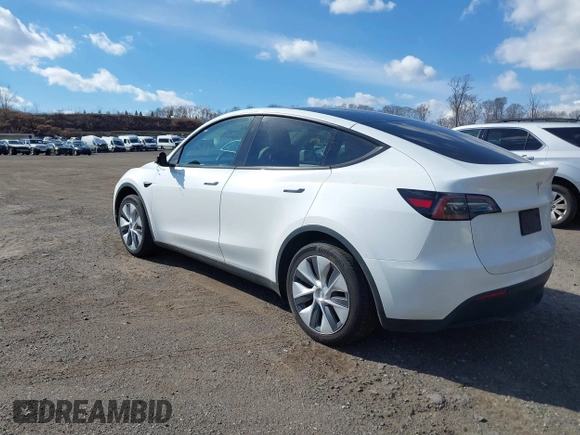 2024 Tesla Model Y with VIN 7SAYGDED2RF089010, listed as a IAAI auction lot 41630222 with 18,366 mi miles and . Bid and sale history available at carsss.com. Image 3.