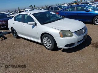 2010 Mitsubishi Galant ES z VIN 4A32B3FF7AE004192, wystawiony jako IAAI lot #42235309 z przebiegiem 101 188 mil mil oraz . Historia ofert i sprzedaży dostępna na DreamBid. Obrazek 1.