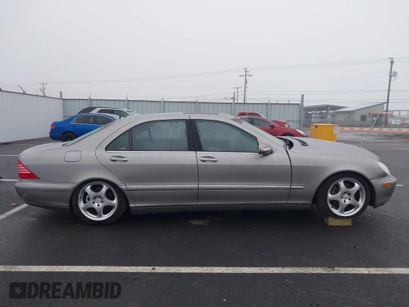 2004 Mercedes-Benz S-Class 5.0L with VIN WDBNG84J24A404189, listed as a IAAI auction lot 41337556 with 142,962 mi miles. Bid and sale history available at carsss.com. Image 14.