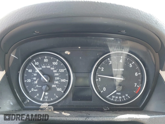 2013 BMW X1 28i with VIN WBAVM1C52DVW45195, listed as a IAAI auction lot 41964903 with 1 mi miles. Bid and sale history available at carsss.com. Image 7.