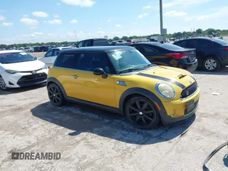 2009 MINI Hardtop S z VIN WMWMF73579TW86675, wystawiony jako IAAI lot #42459385 z przebiegiem 129 264 mil mil oraz . Historia ofert i sprzedaży dostępna na DreamBid. Obrazek 1.