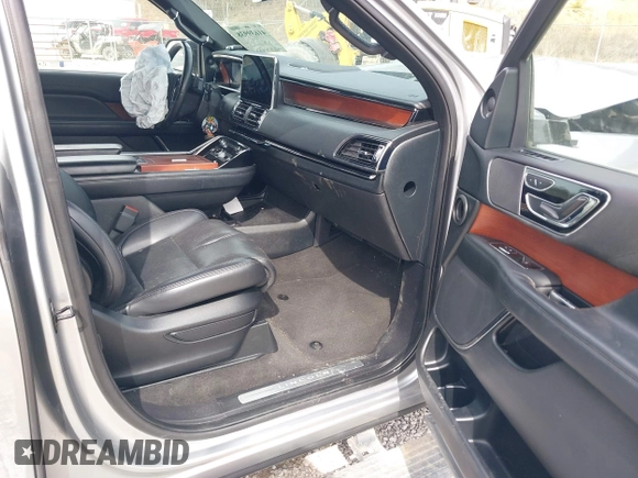 2020 Lincoln Navigator with VIN 5LMJJ2NTXLEL09782, listed as a IAAI auction lot 41639938 with 59,125 mi miles and . Bid and sale history available at DreamBid. Image 5.