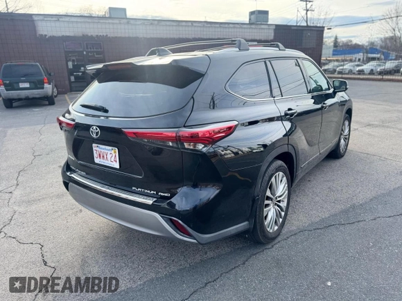 2022 Toyota Highlander Platinum z VIN 5TDFZRBH0NS226809, wystawiony jako Copart lot #51350925 z przebiegiem 25 146 mil mil oraz Czysty tytuł • Clean title. Historia ofert i sprzedaży dostępna na DreamBid. Obrazek 4.