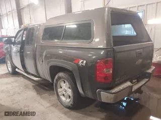 2010 Chevrolet Silverado 1500 LT with VIN 1GCSKSE34AZ261209, listed as a IAAI auction lot 41618235 with 188,408 mi miles. Bid and sale history available at carsss.com. Image 3.