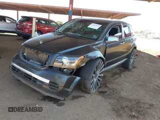 2010 Dodge Caliber SXT z VIN 1B3CB4HA3AD612829, wystawiony jako IAAI lot #42303635 z przebiegiem 230 191 mil mil oraz . Historia ofert i sprzedaży dostępna na DreamBid. Obrazek 2.