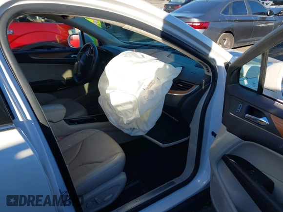 2019 Lincoln MKC Select z VIN 5LMCJ2D9XKUL17108, wystawiony jako IAAI lot #41045354 z przebiegiem 109 798 mil mil oraz . Historia ofert i sprzedaży dostępna na DreamBid. Obrazek 5.