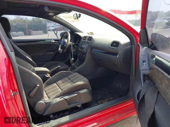 2012 Volkswagen GTI w/Conv & Sunroof z VIN WVWEV7AJ2CW259338, wystawiony jako IAAI lot #42123333 z przebiegiem 121 365 mil mil oraz . Historia ofert i sprzedaży dostępna na DreamBid. Obrazek 5.