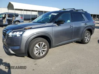 2023 Nissan Pathfinder SL z VIN 5N1DR3CAXPC223180, wystawiony jako Copart lot #54917625 z przebiegiem 23 421 mil mil oraz Szkoda całkowita • Salvage title. Historia ofert i sprzedaży dostępna na DreamBid. Obrazek 1.