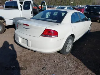 2005 Chrysler Sebring z VIN 1C3EL46X25N562313, wystawiony jako IAAI lot #41855391 z przebiegiem 133 932 mil mil oraz . Historia ofert i sprzedaży dostępna na DreamBid. Obrazek 4.