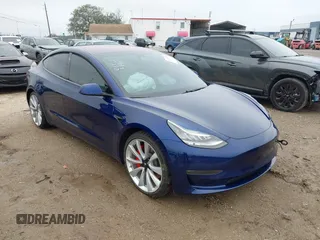 2018 Tesla Model 3 Long Range Battery z VIN 5YJ3E1EB6JF080938, wystawiony jako IAAI lot #41657140 z przebiegiem 64 178 mil mil oraz . Historia ofert i sprzedaży dostępna na DreamBid. Obrazek 1.