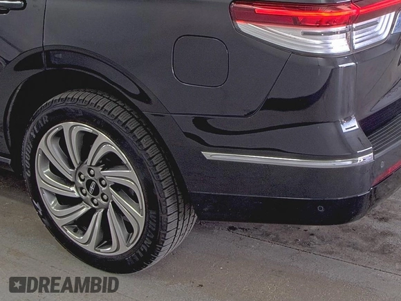 2022 Lincoln Navigator Reserve with VIN 5LMJJ2LT1NEL15170, listed as a IAAI auction lot 42832728 with 45,470 mi miles and . Bid and sale history available at DreamBid. Image 9.