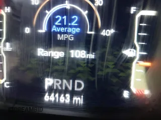 2020 Jeep Wrangler Unlimited Willys z VIN 1C4HJXDM1LW290451, wystawiony jako IAAI lot #42586990 z przebiegiem 64 163 mil mil oraz . Historia ofert i sprzedaży dostępna na DreamBid. Obrazek 16.