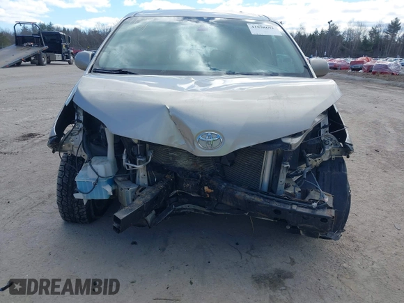 2015 Toyota Sienna LE AAS с VIN 5TDKK3DC0FS630972, выставлен на аукционе IAAI как лот 41898691 с пробегом 112 517 миль миль и . История ставок и продаж доступна на DreamBid. Изображение 6.
