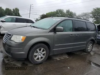 2010 Chrysler Town & Country Touring z VIN 2A4RR5D10AR194155, wystawiony jako Copart lot #58523415 z przebiegiem 213 342 mil mil oraz Szkoda całkowita • Salvage title. Historia ofert i sprzedaży dostępna na DreamBid. Obrazek 1.