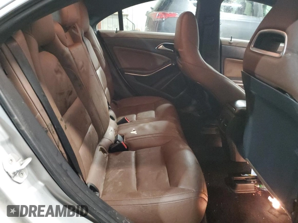 2014 Mercedes-Benz CLA 45 AMG z VIN WDDSJ5CB8EN094449, wystawiony jako Copart lot #46258665 z przebiegiem 114 363 mil mil oraz Szkoda całkowita • Salvage title. Historia ofert i sprzedaży dostępna na DreamBid. Obrazek 10.