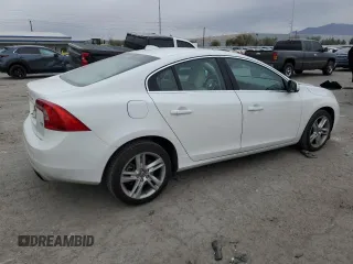 2015 Volvo S60 T5 Drive-E Premier z VIN YV140MFB2F1315820, wystawiony jako Copart lot #48077765 z przebiegiem 116 473 mil mil oraz Szkoda całkowita • Salvage title. Historia ofert i sprzedaży dostępna na DreamBid. Obrazek 3.