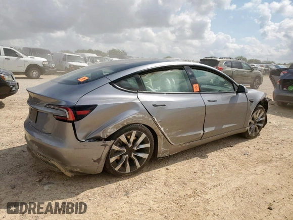 2025 Tesla Model 3 Long Range z VIN 5YJ3E1EA0SF878134, wystawiony jako Copart lot #59854975 z przebiegiem Nie podano mil oraz Szkoda całkowita • Salvage title. Historia ofert i sprzedaży dostępna na DreamBid. Obrazek 3.