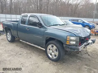 2008 Chevrolet Silverado 1500 Work Truck with VIN 1GCEC19X58Z218168, listed as a IAAI auction lot 41551543 with 194,810 mi miles. Bid and sale history available at carsss.com. Image 1.