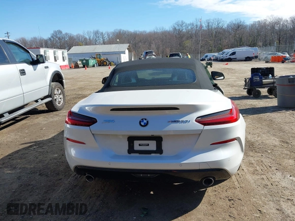2020 BMW Z4 sDrive30i z VIN WBAHF3C09LWW54993, wystawiony jako IAAI lot #41757841 z przebiegiem Nie podano mil oraz . Historia ofert i sprzedaży dostępna na DreamBid. Obrazek 16.