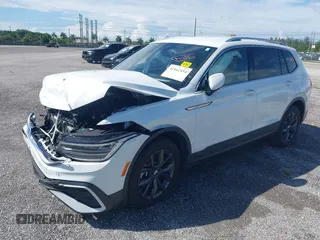 2024 Volkswagen Tiguan SE z VIN 3VV3B7AX3RM120298, wystawiony jako IAAI lot #41862454 z przebiegiem Nie podano mil oraz . Historia ofert i sprzedaży dostępna na DreamBid. Obrazek 2.
