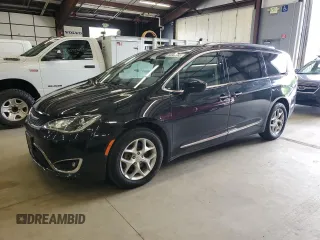 2017 Chrysler Pacifica Touring L Plus z VIN 2C4RC1EG7HR684427, wystawiony jako Copart lot #60302085 z przebiegiem 142 422 mil mil oraz Czysty tytuł • Clean title. Historia ofert i sprzedaży dostępna na DreamBid. Obrazek 1.