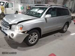 2006 Toyota Highlander Hybrid with VIN JTEEW21AX60012751, listed as a IAAI auction lot 41193889 with 205,628 mi miles. Bid and sale history available at carsss.com. Image 2.
