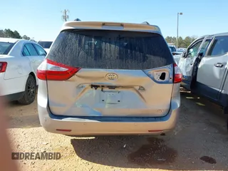 2016 Toyota Sienna XLE with VIN 5TDYK3DC4GS739785, listed as a IAAI auction lot 41513038 with 71,935 mi miles. Bid and sale history available at carsss.com. Image 17.