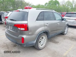 2015 Kia Sorento LX with VIN 5XYKT4A77FG601170, listed as a IAAI auction lot 42080945 with 206,689 mi miles. Bid and sale history available at carsss.com. Image 4.
