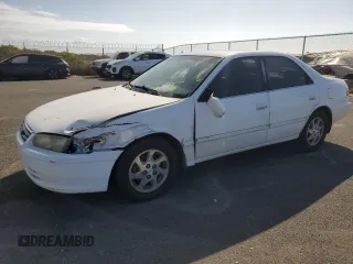 2000 Toyota Camry CE z VIN JT2BG22K8Y0420575, wystawiony jako Copart lot #45169205 z przebiegiem 180 745 mil mil oraz Szkoda całkowita • Salvage title. Historia ofert i sprzedaży dostępna na DreamBid. Obrazek 1.