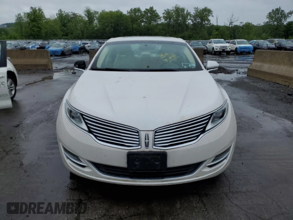 2015 Lincoln MKZ z VIN 3LN6L2J9XFR605027, wystawiony jako Copart lot #57724605 z przebiegiem 76 845 mil mil oraz Czysty tytuł • Clean title. Historia ofert i sprzedaży dostępna na DreamBid. Obrazek 5.