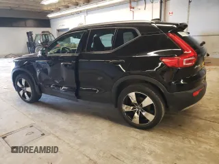 2019 Volvo XC40 Momentum with VIN YV4162XZ2K2009550, listed as a Copart auction lot 62205663 with 61,363 mi miles. Bid and sale history available at carsss.com. Image 2.