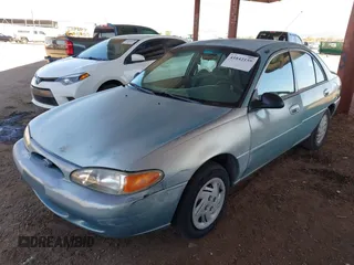 1998 Ford Escort SE z VIN 1FAFP13P5WW315053, wystawiony jako IAAI lot #41842159 z przebiegiem 100 337 mil mil oraz . Historia ofert i sprzedaży dostępna na DreamBid. Obrazek 2.