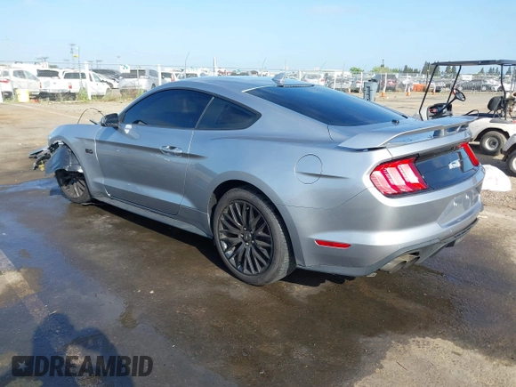 2021 Ford Mustang GT z VIN 1FA6P8CF3M5117977, wystawiony jako IAAI lot #42100989 z przebiegiem 13 557 mil mil oraz . Historia ofert i sprzedaży dostępna na DreamBid. Obrazek 3.