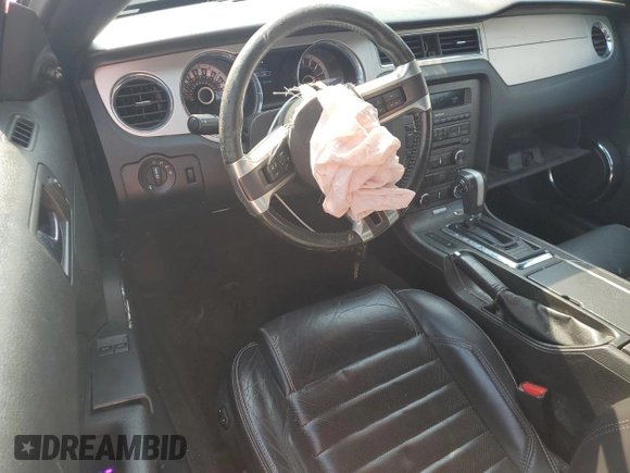 2013 Ford Mustang V6 z VIN 1ZVBP8AM6D5273969, wystawiony jako Copart lot #59223055 z przebiegiem 157 482 mil mil oraz Szkoda całkowita • Salvage title. Historia ofert i sprzedaży dostępna na DreamBid. Obrazek 8.