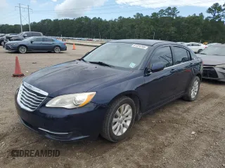 2014 Chrysler 200 Touring z VIN 1C3CCBBBXEN165258, wystawiony jako Copart lot #61224755 z przebiegiem 129 853 mil mil oraz Czysty tytuł • Clean title. Historia ofert i sprzedaży dostępna na DreamBid. Obrazek 1.