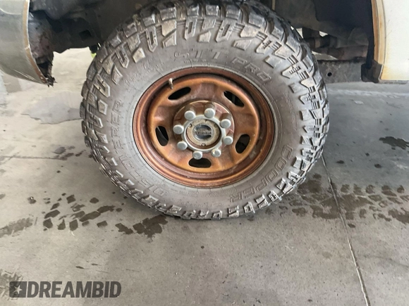 2019 Ford F-250 XL z VIN 1FT7X2B64KEC60947, wystawiony jako IAAI lot #42674456 z przebiegiem 117 379 mil mil oraz . Historia ofert i sprzedaży dostępna na DreamBid. Obrazek 4.