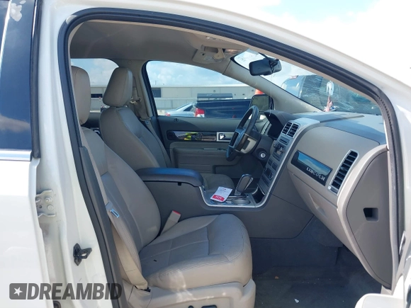 2009 Lincoln MKX with VIN 2LMDU68CX9BJ07222, listed as a IAAI auction lot 40805784 with 198,043 mi miles. Bid and sale history available at carsss.com. Image 5.